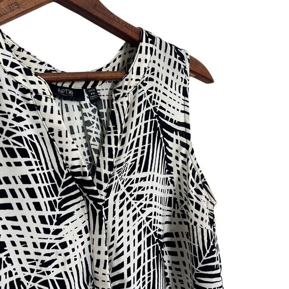 Apt. 9 Geometric Pleated Sleeveless V Neck Blouse Black White Size PM Petite - Picture 3 of 7